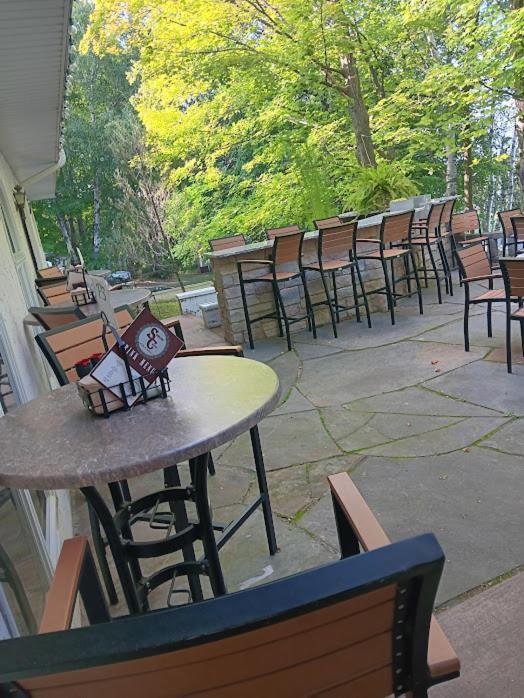 White Birch Inn Стърджън Бей Екстериор снимка