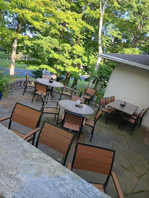 White Birch Inn Стърджън Бей Екстериор снимка