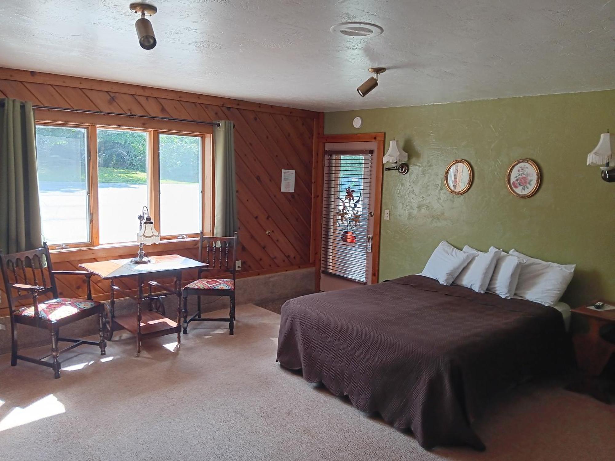White Birch Inn Стърджън Бей Екстериор снимка